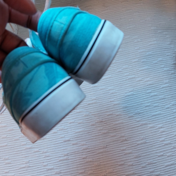 Nike Kids Sneakers in Teal and White - Picture 8 of 11